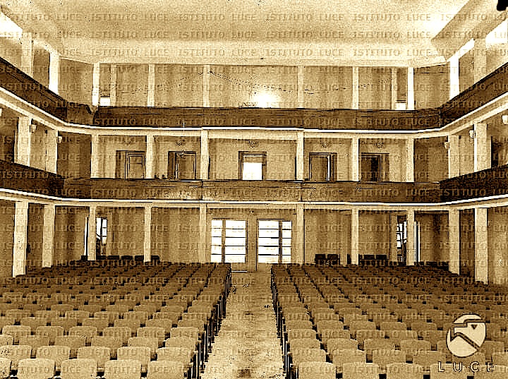 Arkitektura e Teatrit Kombetar 1940 (Inst. Luce 4)