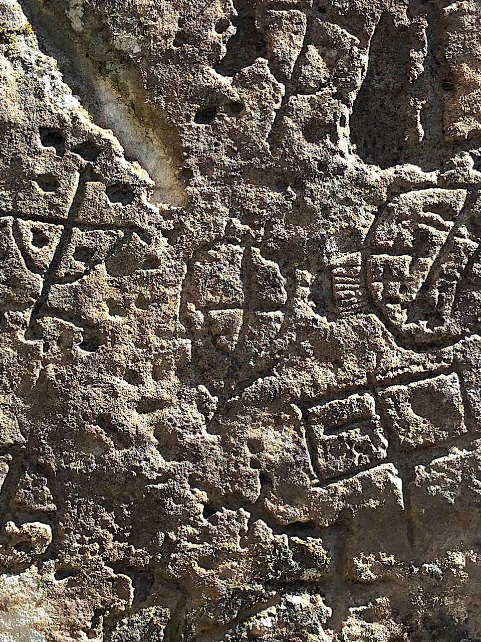 Guri i Xhuxhës nga afër (fragment)