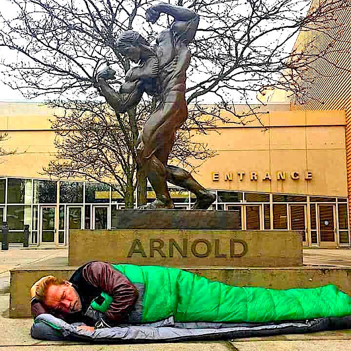 Arnold Schwarzenegger dhe statuja e tij