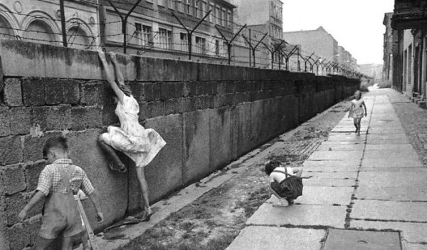 Muri i Berlinit 1961-1989 - Fëmijët pranë Murit