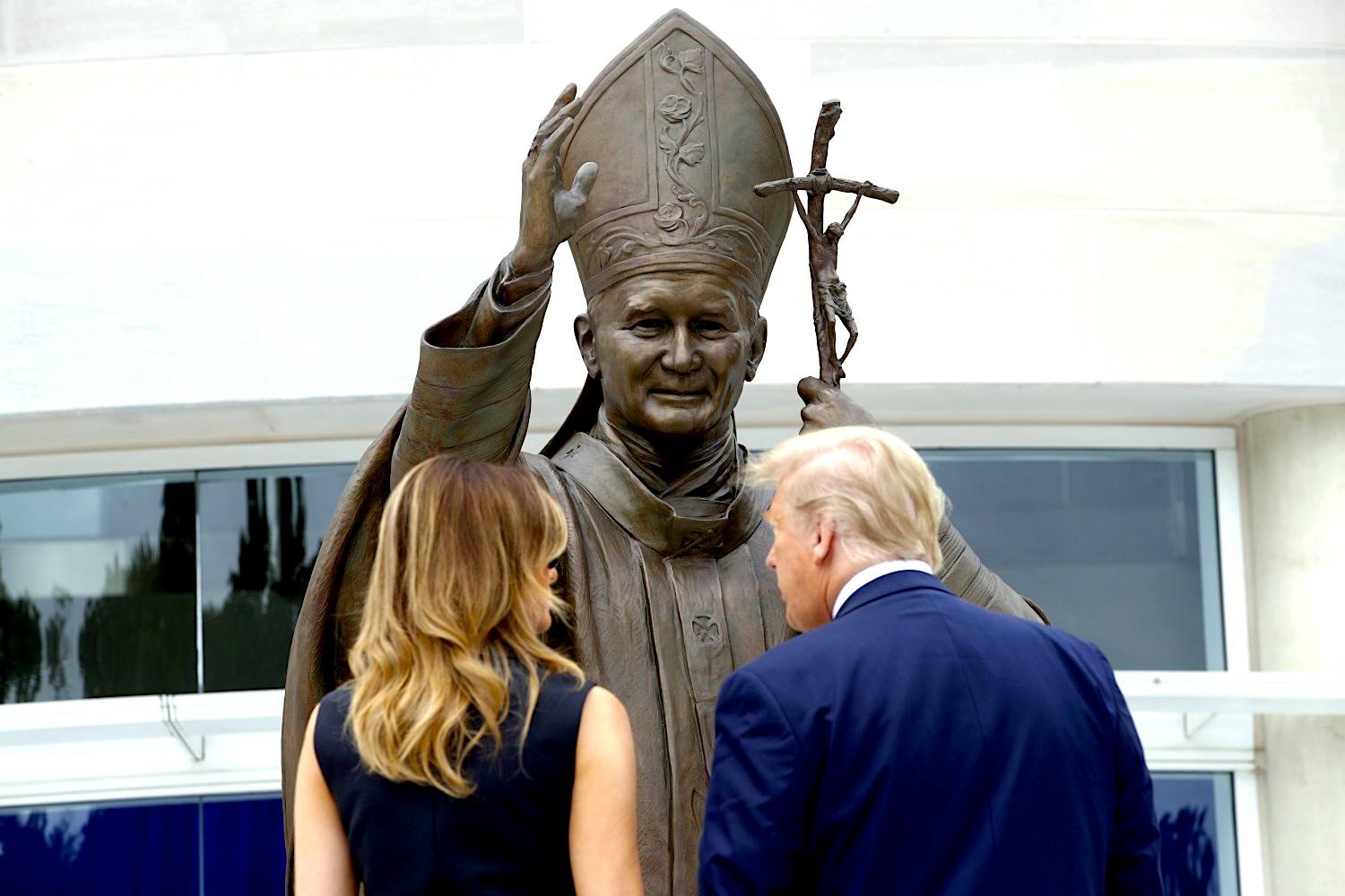 Donald & Melania Trump te Statuja e Gjon Palit të Dytë