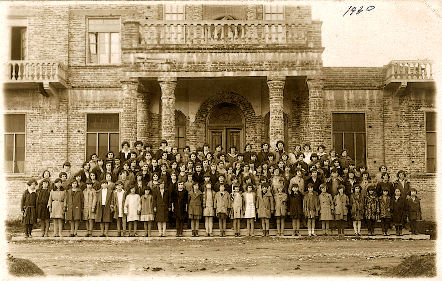 Shkolla e Dakos 1930 - (foto xhezo cana)