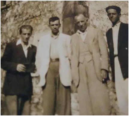 Smokthinë, Matogjin, 1943, një darkë në shtëpinë e Qemal Xhelos. Nga e majta në të djathtë Shefqet Musaraj, Zejnel Avdurrahmani, pushkatuar, Abdul Kuçi pushkatuar, Qemal Musaraj vdekur në burg