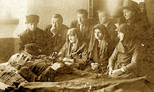 Palok Kurti në shtratin e vdekjes rrethuar nga familjarët
