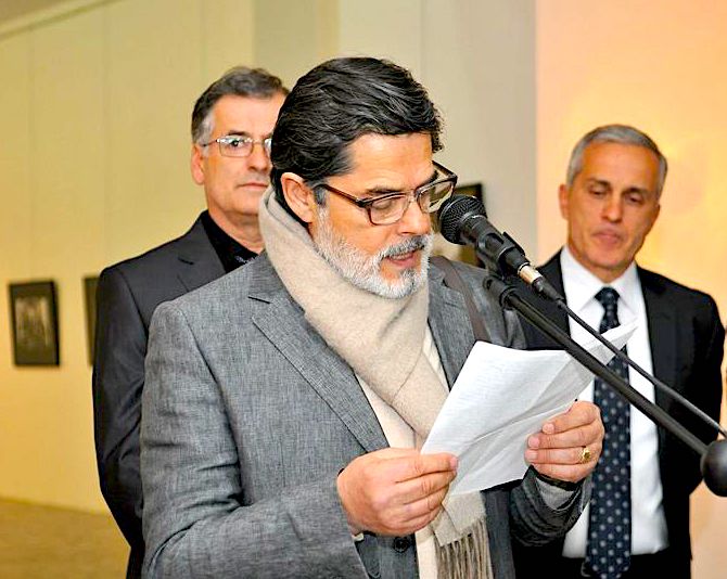 Mustafa Arapi duke promovuar ekspoziten e Delvina & Dhales