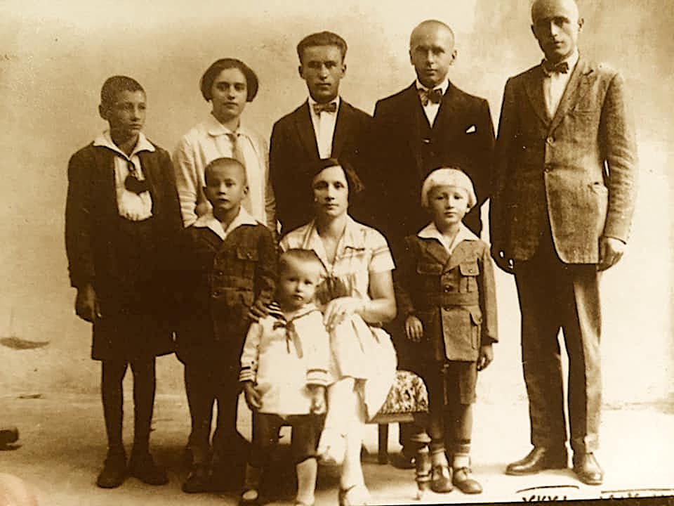 Familja e Mustafa Merlikës (shpjegimi në fund)