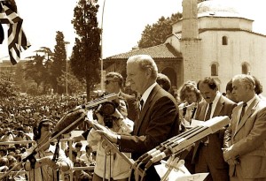 James Baker - në Sheshin Skënderbej - Tiranë 1991