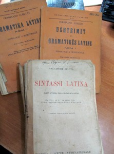 Tekste shkollore të Latinishtes ne shkollat e mesme para 1944,