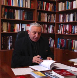 Dom Nikë Ukgjini, ideatori dhe koordinuesi i ndërtimit të “Përkujtimores Kushtuar Klerikëve Gazullorë gjatë Shekujve” 