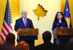 Ambasadori i ri i SHBA-ve në konferencë shtypi me Presidenten e Kosovës, Dr. Vjosa Osmani
