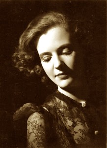 Geraldina Apogny - (6 gusht 1915 – 22 tetor 2002)