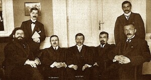 Dervish Hima, Mark Kakarriqi, Faik Konica, Stefan Curani, Fan Noli, Masar Toptani, Hilë Mosi në Kongresin e Triestes, Itali, 1913