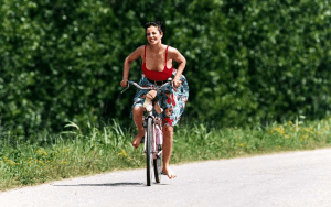 Vajza me biçikletë...