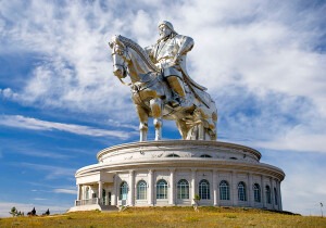 Statuja dhe Varri I Xhinxhis Khanit në Mongoli