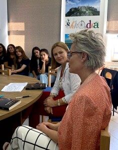 Laura Olldashi, gjatë bisedës në shkollën e mesme "Oso Kuka" në Shkodër