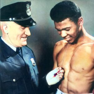 Cassius Clay më 1960 dhe me policin Joe Martin.