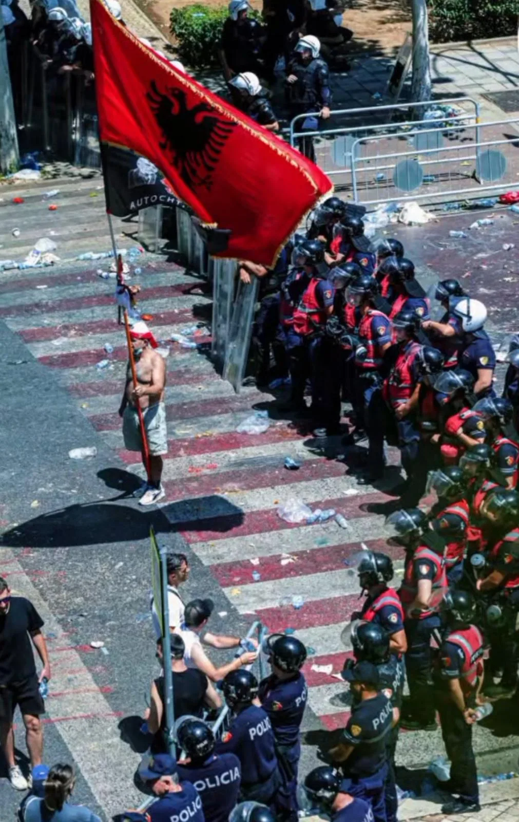 Ardheu përballë Oligarkisë Politike