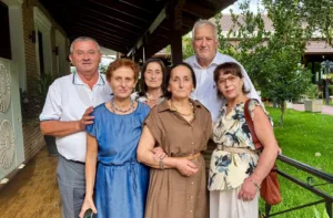 Me shoqet e dikurshme të Maturës 76