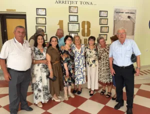 Mbas 50 vitesh “Matura ’76” u mblodh të rininë e ikur...